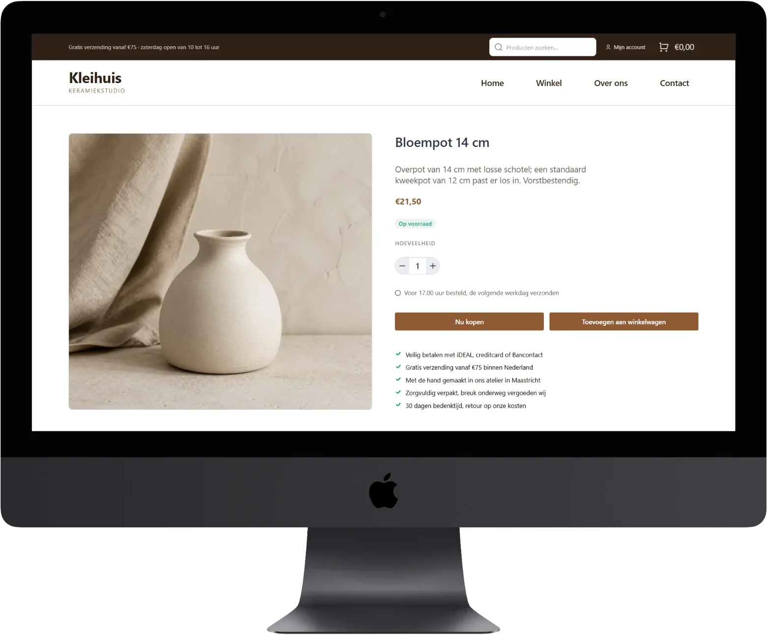 Productpagina van demowinkel Kleihuis op een beeldscherm, met productfoto, prijs, voorraadlabel en koopknoppen